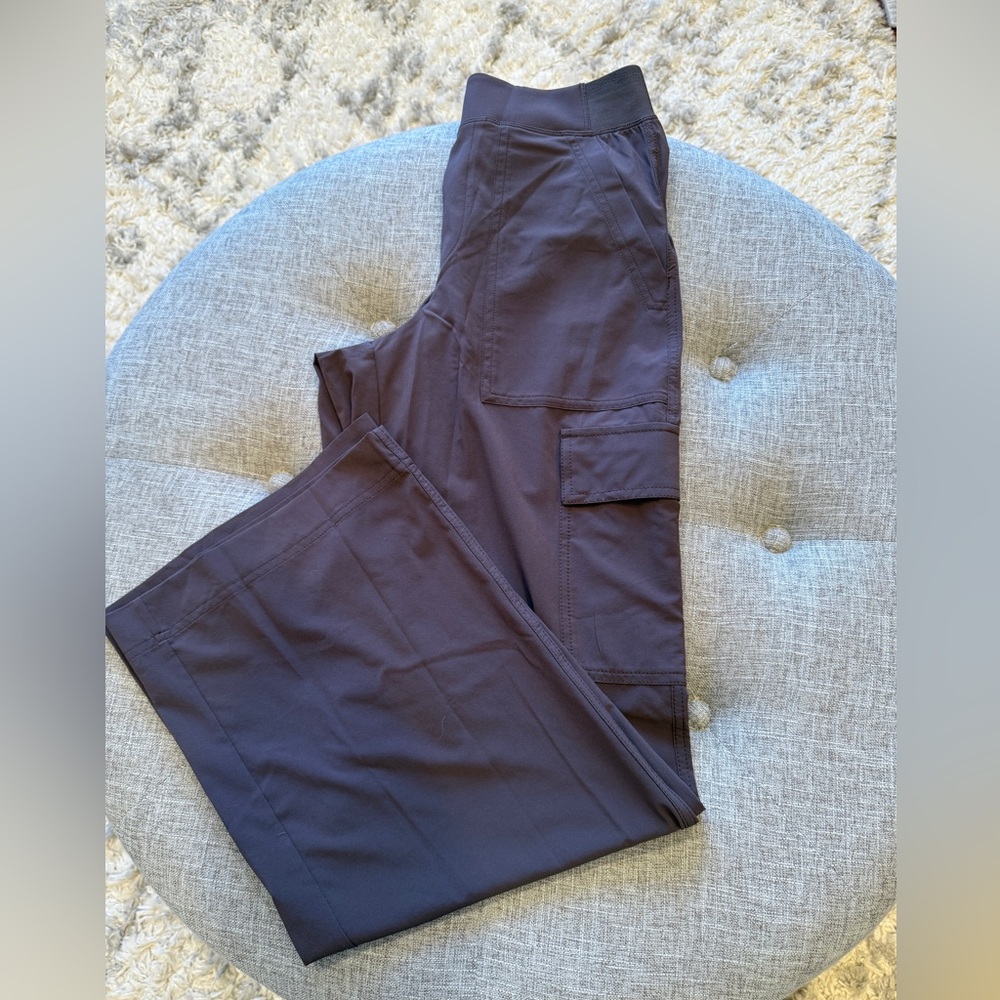 Athleta brooklyn heights high rise cargo pants. Size 2. Color espresso.